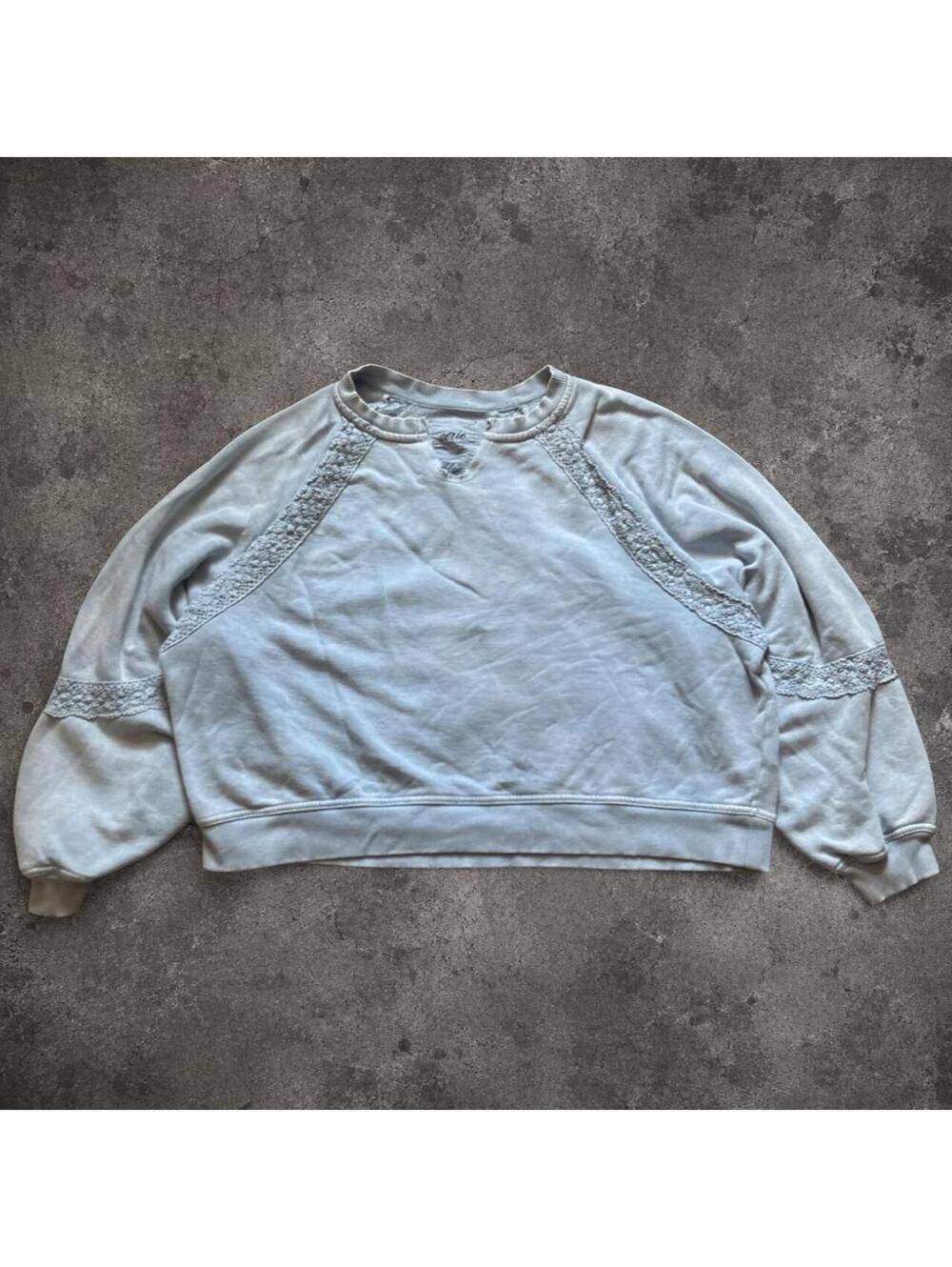 Beautiful Aerie  cropped sweatshirt with lace trim on sleeves and neckline